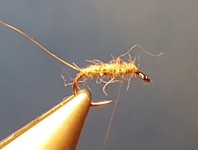 EM3 hackle mouche fly tyng eclosion emergente