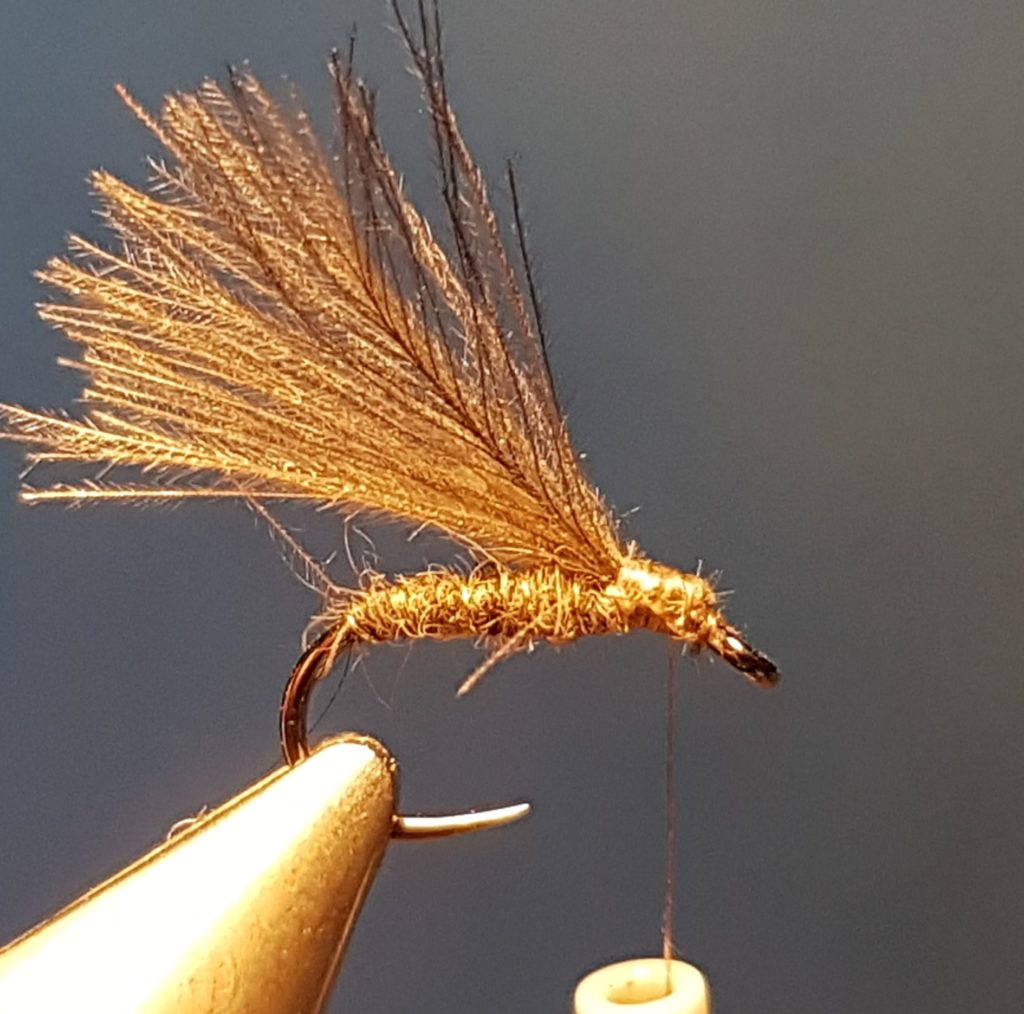 EM3 hackle mouche fly tyng eclosion emergente