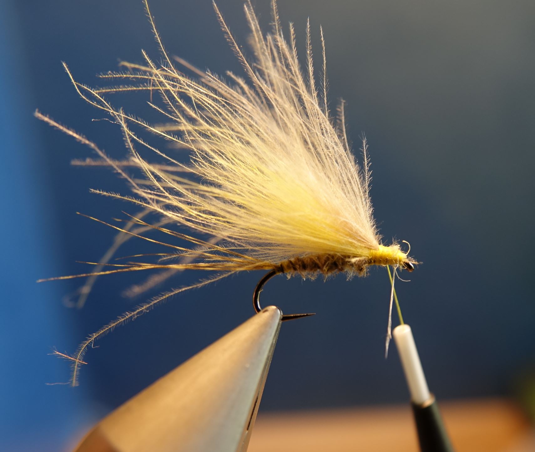 MDM mouche de mai CDC perdrix plume partridge mouche fly tying eclosion 1