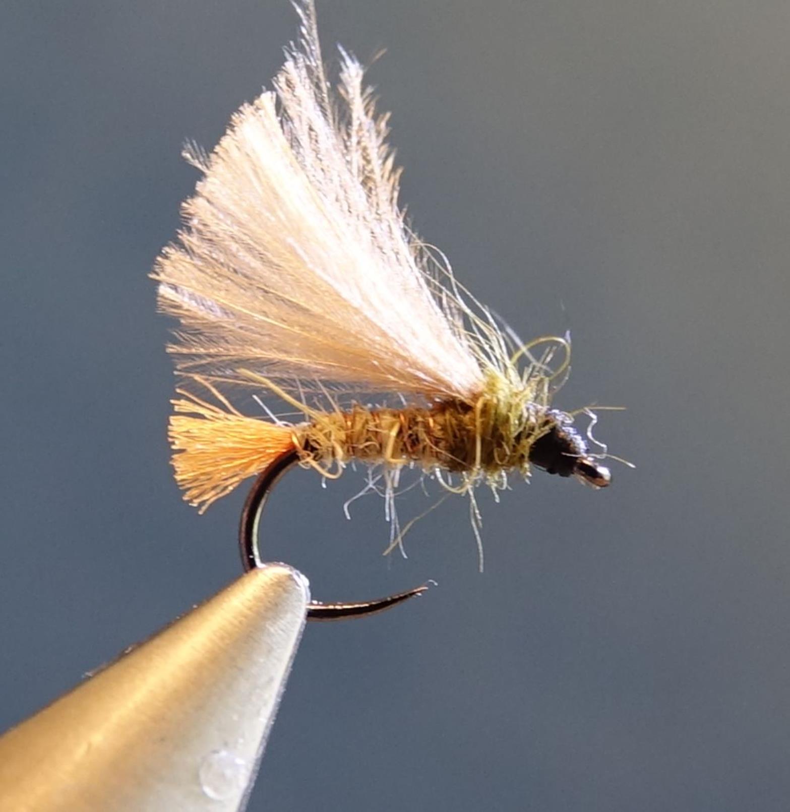 émergente olive ATE dubbing CDC antron lièvre mouche fly tying eclosion