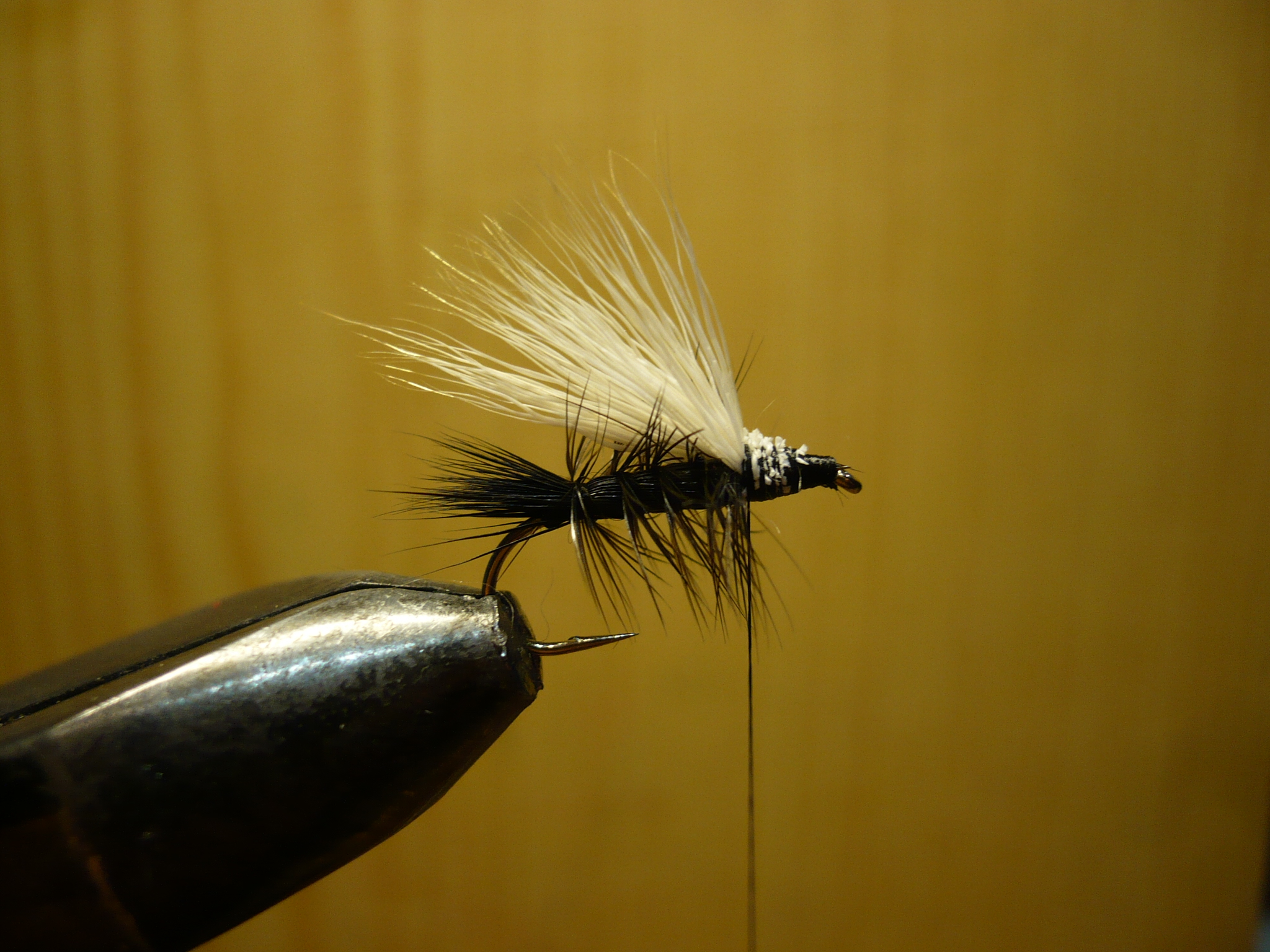 Stimulator mouche reservoir fly tying flyting eclosion