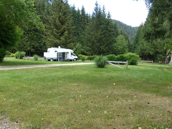 P1090748_Camping_car_Dunieres_Red