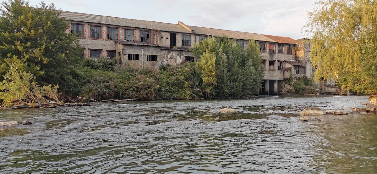 Caumont (Ariège) berges du Salt - ancienne centrale hydro-électrique