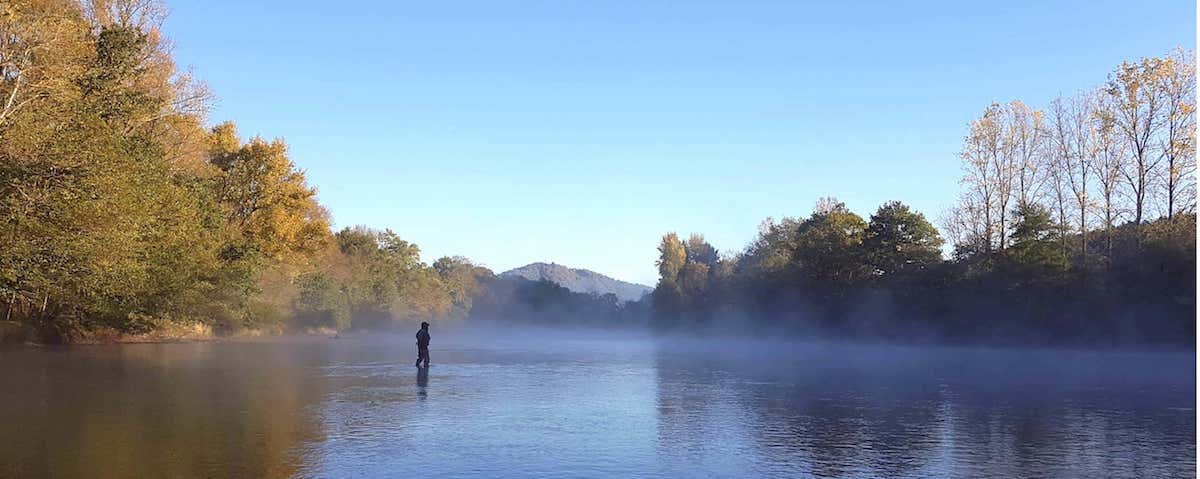 Dordogne - un pêcheur dans la brume