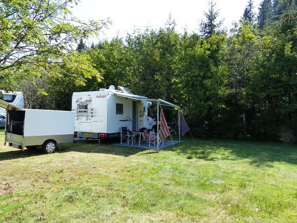 P1090993_Espezonnette_au_nez_du campingcar_Red